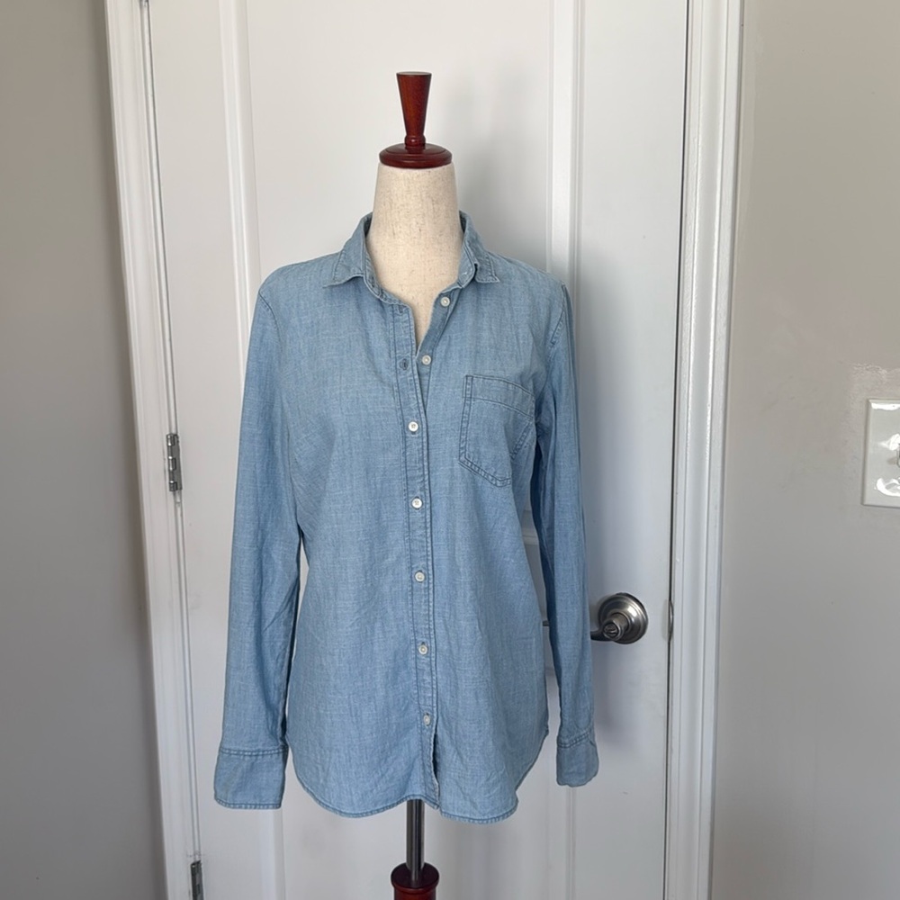 J.CREW Women’s Chambray Shirt (Size Small)